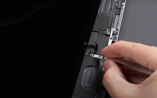 Nguyên nhân gây ra sự cố ở chân sạc iPad Pro 11