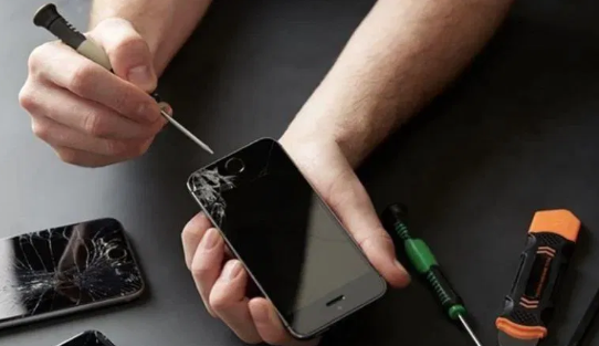Quy trình ép kính iPhone 11 Pro