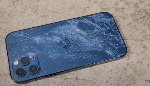  iPhone 11 Pro Max vỡ kính lưng