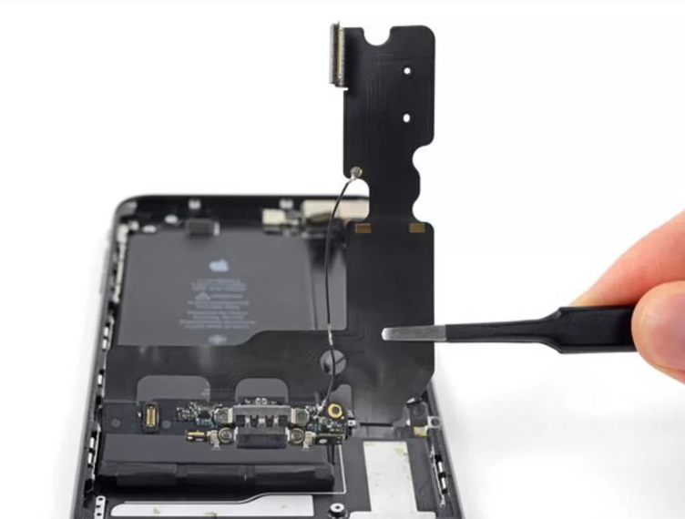 Quy trình thay chân sạc iPhone 14 Plus