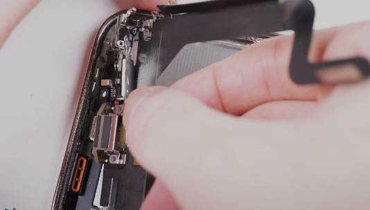Nguyên nhân cần Thay chân sạc iPhone 14 Pro Max