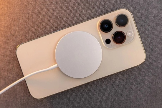 Thay chân sạc iPhone 15 Pro