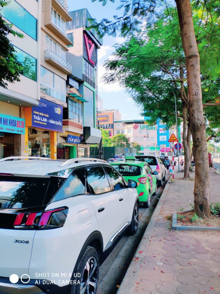 Mi 8 Pro - giảm sốc cực đại - trở thành ông vua tầm trung! - Clickbuy