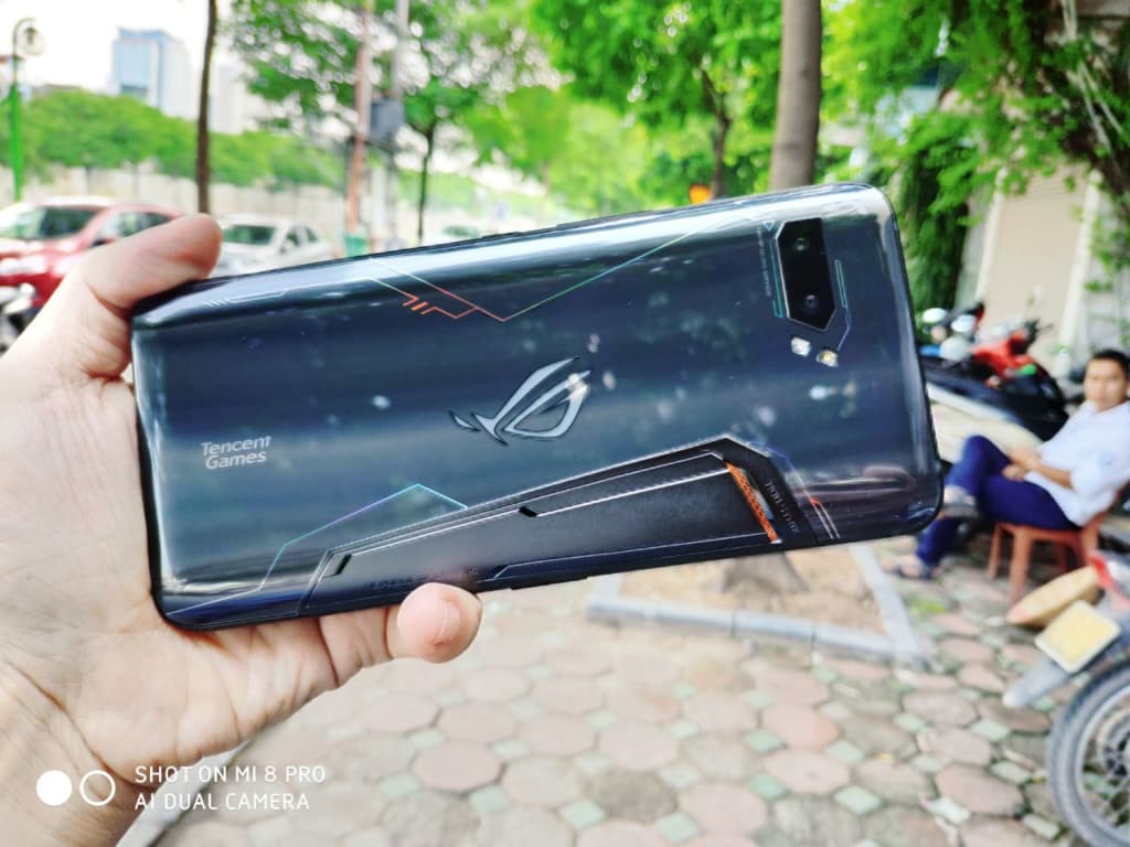 Trên tay ROG Phone 2 - Quái vật hiệu năng toàn diện của Android??? - Clickbuy