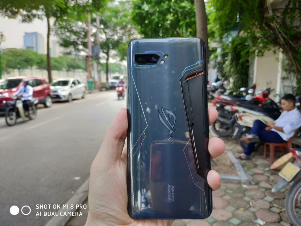 Trên tay ROG Phone 2 - Quái vật hiệu năng toàn diện của Android??? - Clickbuy