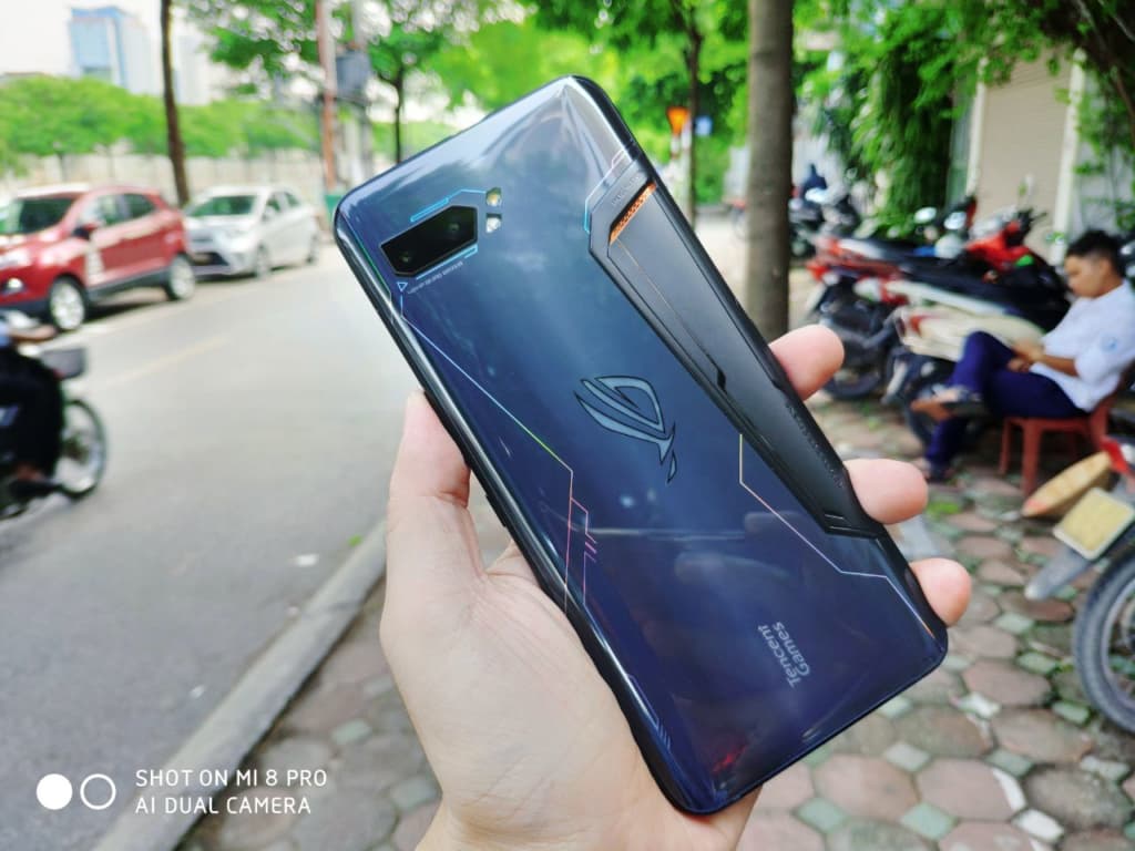 Trên tay ROG Phone 2 - Quái vật hiệu năng toàn diện của Android??? - Clickbuy