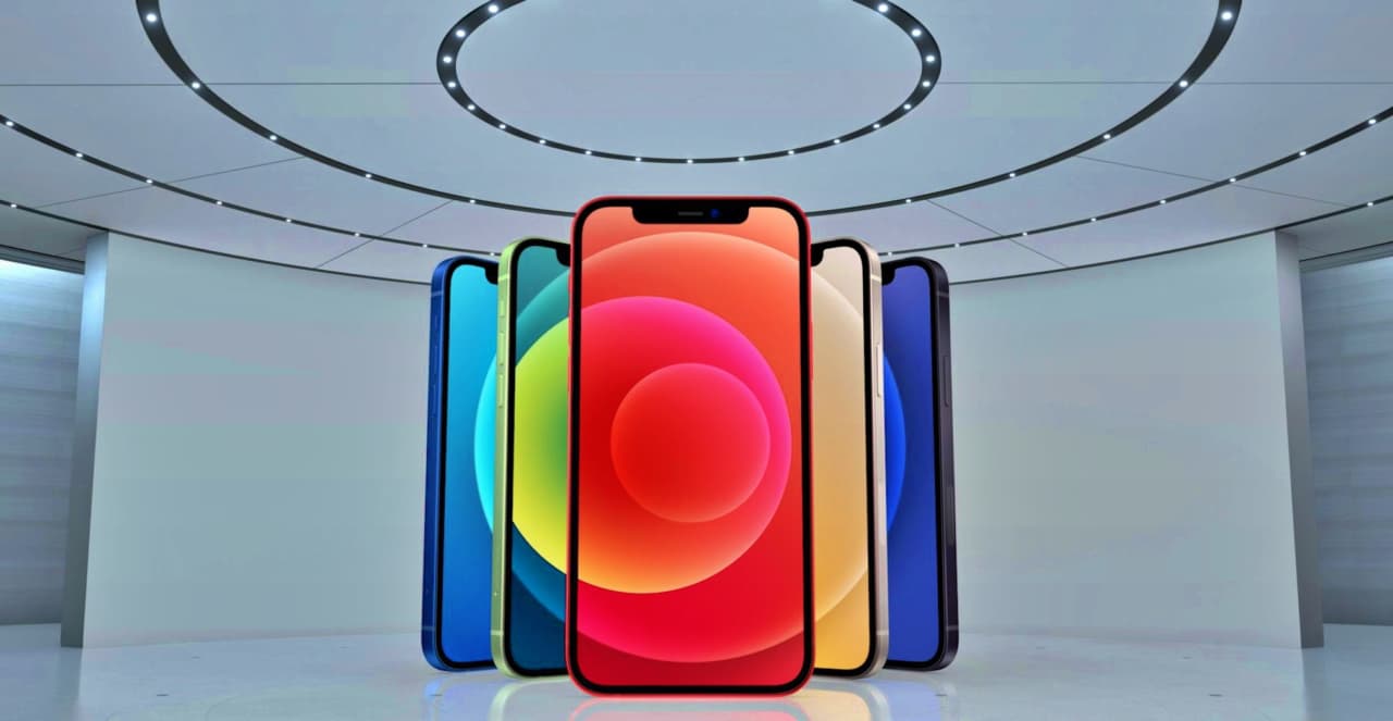 Vì sao Apple iPhone 12 Mini chiếc iPhone nhỏ nhất từng xuất hiện kể từ thời iPhone X lại làm nhiều người  tỏ ra thích thú với nó?