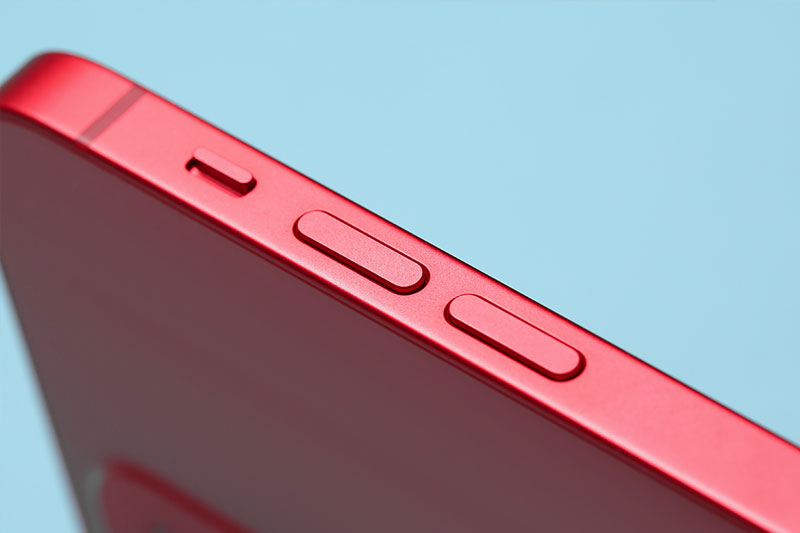 Các góc cạnh trông vuông vức, cứng cáp hơn | iPhone 12