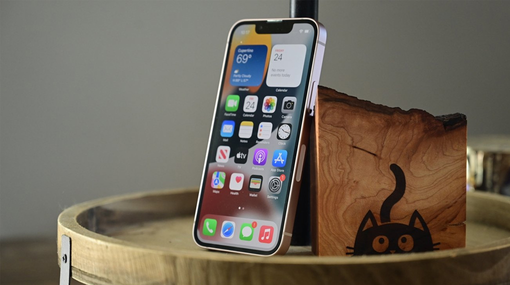 Apple phải bồi thường hơn 1,000 USD cho khách hàng vì bán iPhone không kèm sạc - Clickbuy
