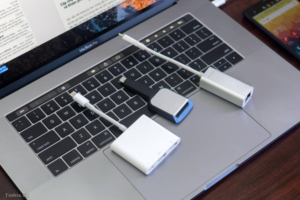 Apple thừa nhận họ đã sai về tương lai của cổng kết nối trên laptop - Clickbuy