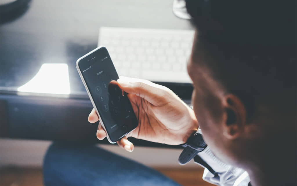 Thói quen này nên thay đổi khi dùng điện thoại - Clickbuy
