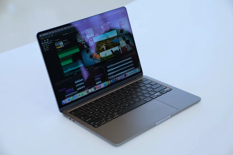 Ra mắt MacBook Air M2 với màn hình 13,6 inch - Clickbuy