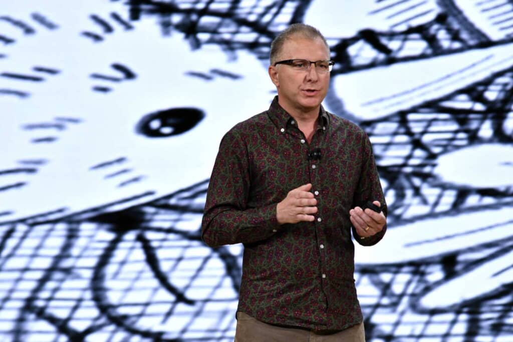 Phó chủ tịch marketing Apple: "Samsung copy hết công nghệ iPhone, rồi lắp một cái màn hình lớn hơn" - Clickbuy