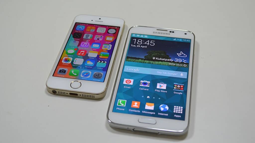 Phó chủ tịch marketing Apple: "Samsung copy hết công nghệ iPhone, rồi lắp một cái màn hình lớn hơn" - Clickbuy