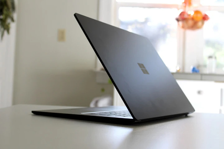 MacBook Air M2 đã siêu mỏng, những chiếc máy tính xách tay này lại càng mỏng hơn - Clickbuy