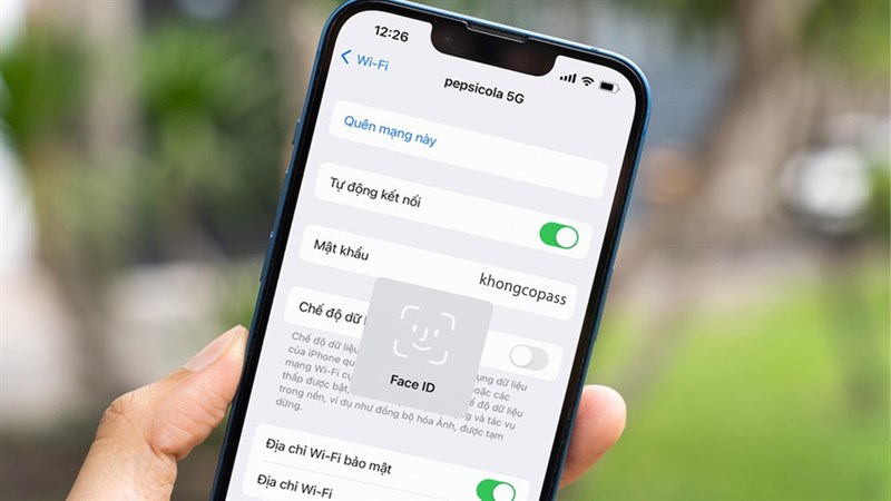 Cách xem mật khẩu WiFi đang kết nối trên iPhone chỉ bằng một cú chạm - Clickbuy