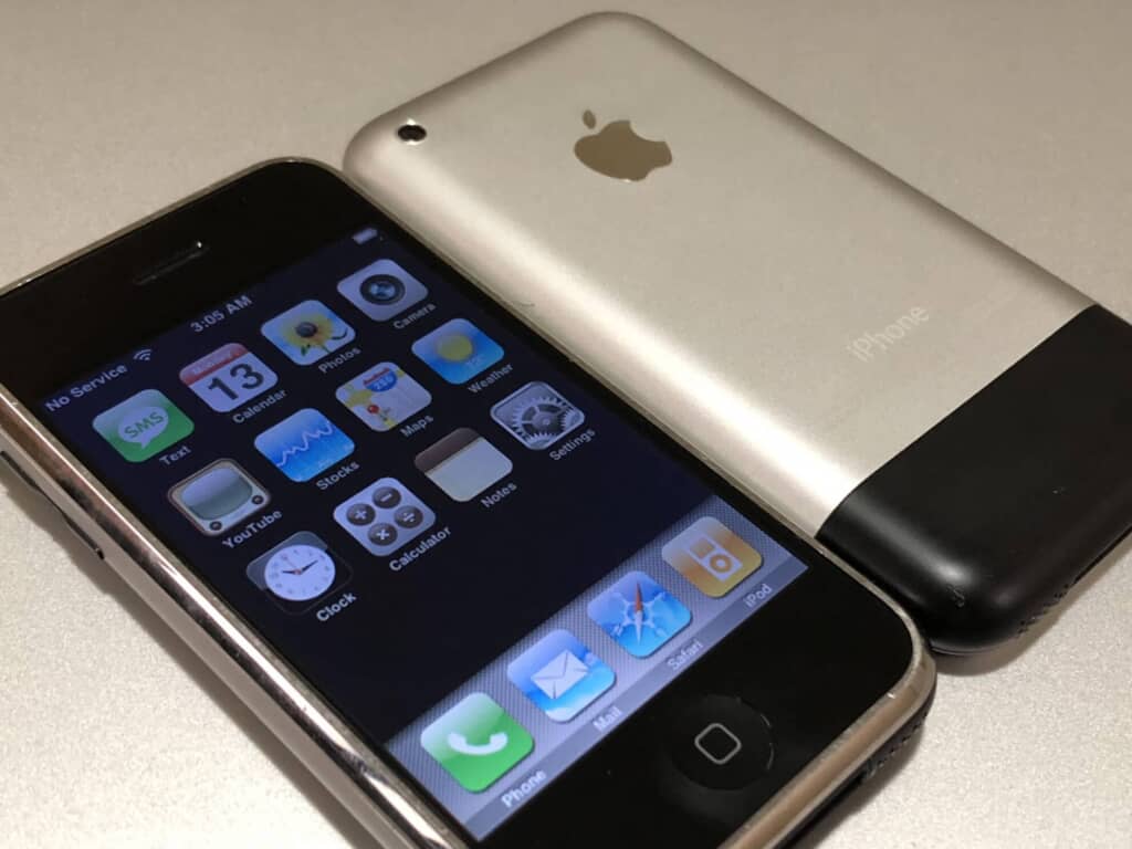 Apple vừa bán đấu giá chiếc iPhone đời đầu được niêm phong với mức giá thật bất ngờ - Clickbuy