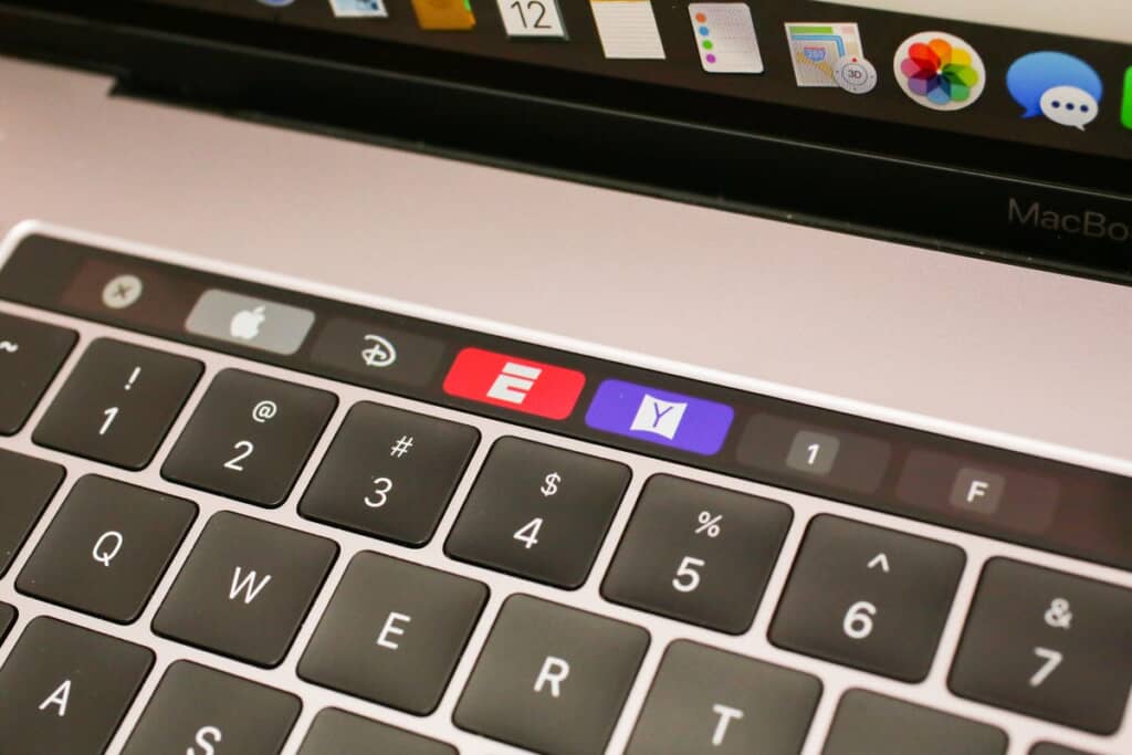 Vì sao Apple chưa bao giờ sản xuất MacBook có màn hình cảm ứng?