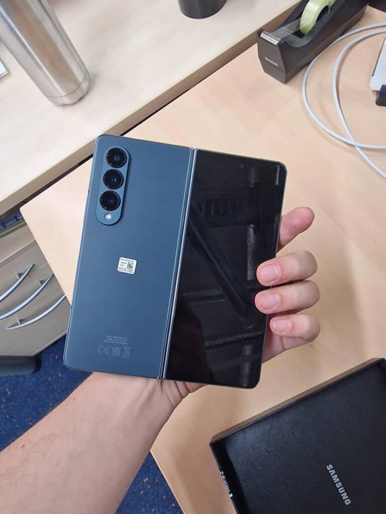 Rò rỉ hình ảnh thực tế Samsung Galaxy Z Fold4 - Clickbuy