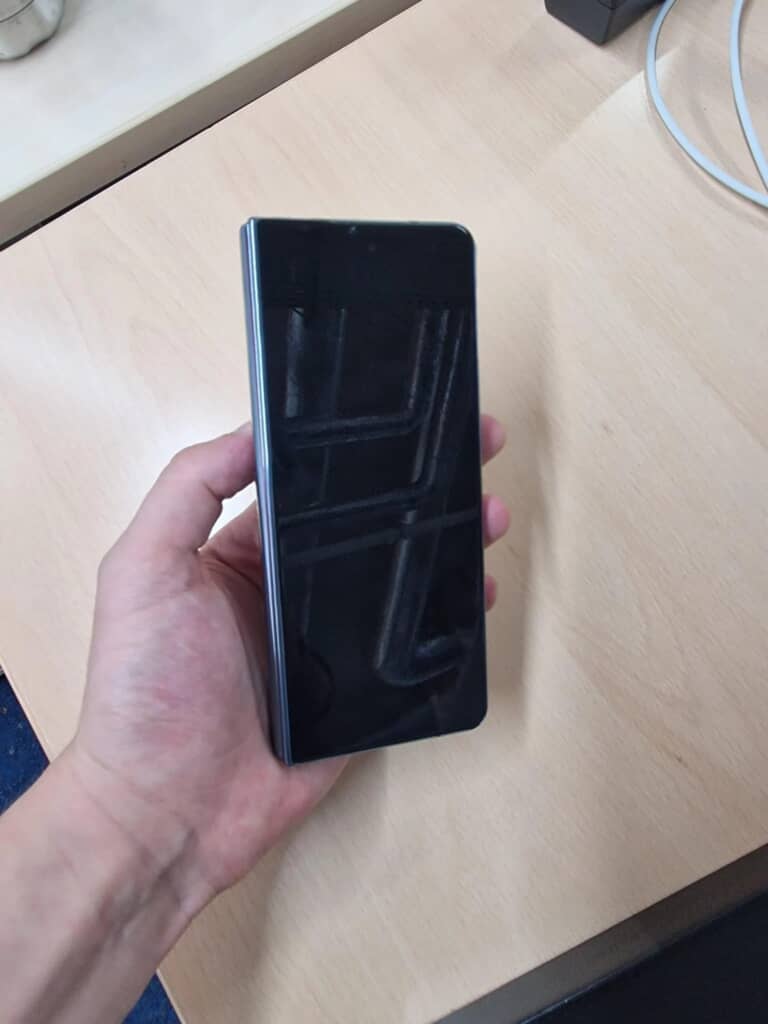 Rò rỉ hình ảnh thực tế Samsung Galaxy Z Fold4 - Clickbuy