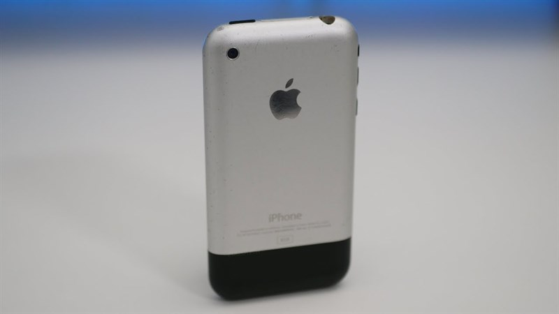 Bất ngờ trước mức giá của chiếc iPhone đầu tiên chưa mở hộp - Clickbuy