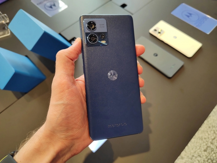 Motorola trình làng 2 smartphone tầm trung mới - Clickbuy