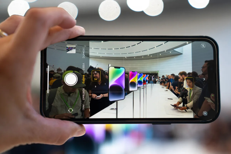 Camera của iPhone 14 Pro xuất hiện lỗi lạ - Clickbuy