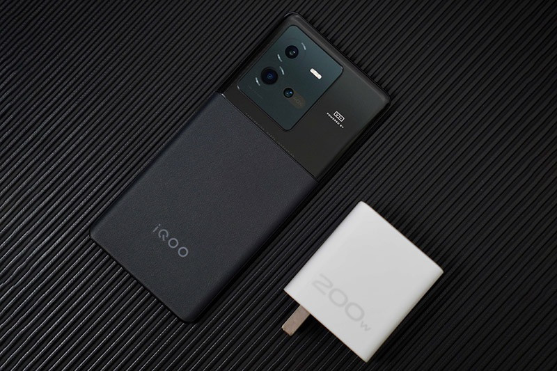 iQOO 11 Pro xuất hiện với chip Snapdragon 8 Gen 2 mới nhất, hỗ trợ sạc 200W - Clickbuy