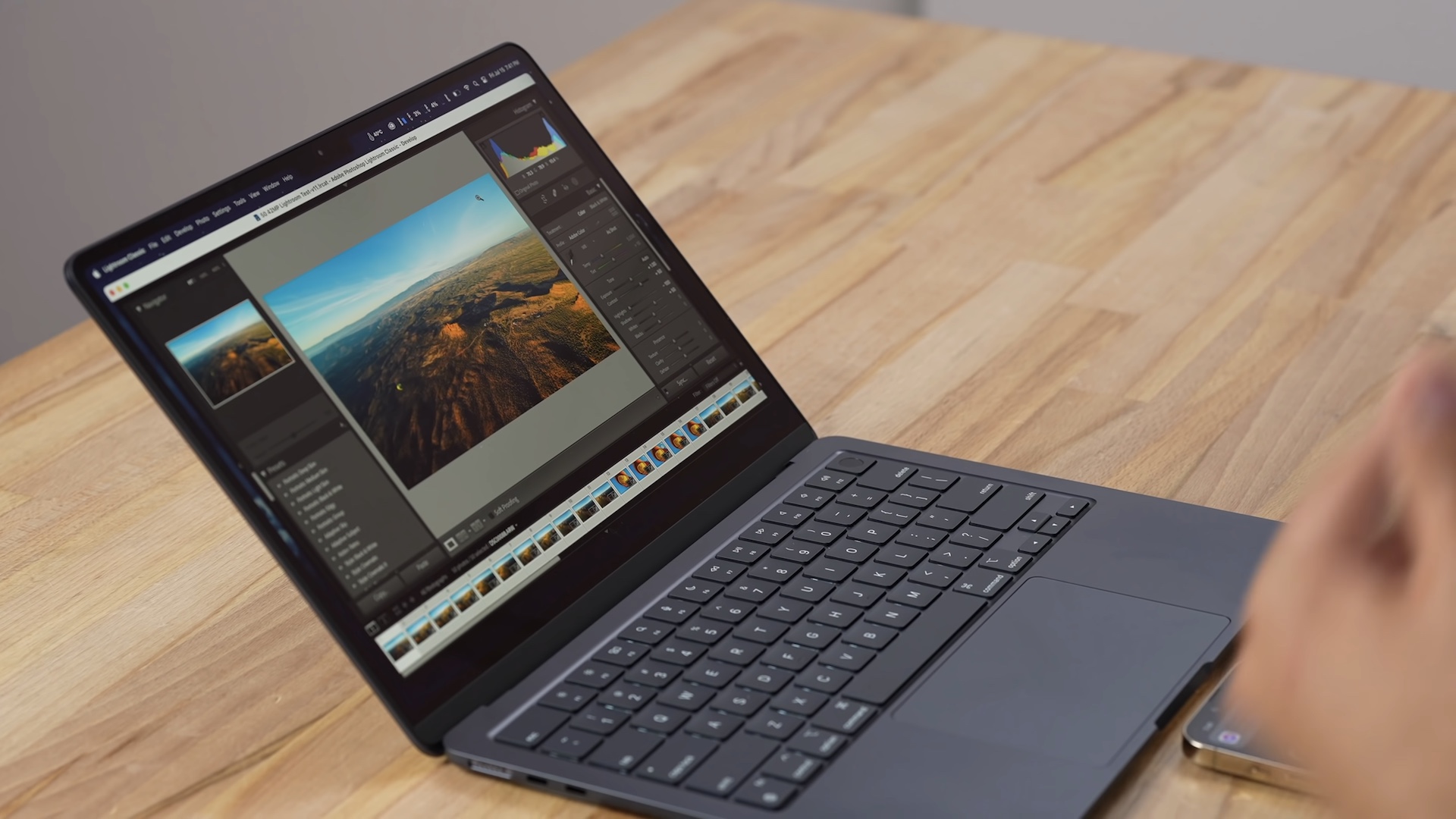 Apple MacBook Air 15", Mac Pro, HomePod sẽ ra mắt vào 2023