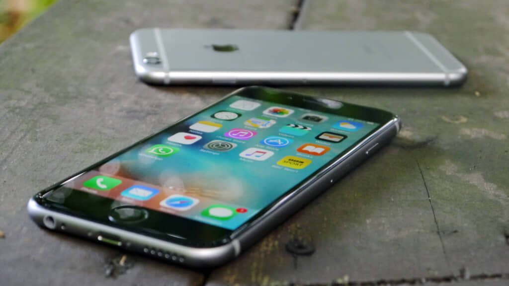 Apple chính thức thêm iPhone 6 vào danh sách “đồ cổ” sau 8 năm ra mắt - Clickbuy