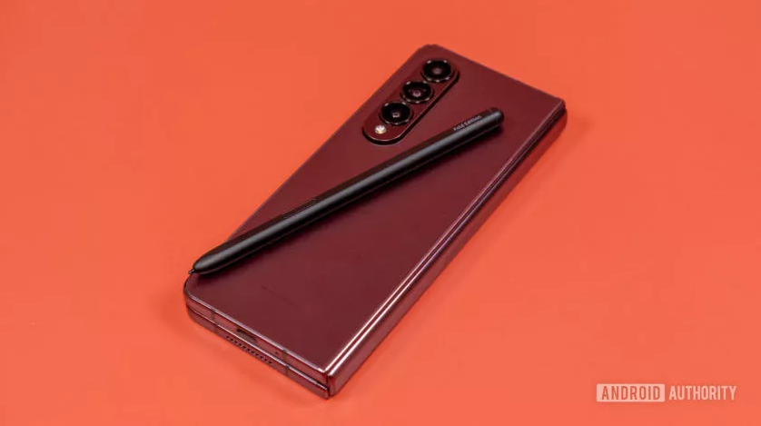 Bút S Pen sẽ tích hợp trên thân máy của Galaxy Z Fold 5? - Clickbuy