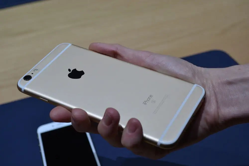 Apple chính thức thêm iPhone 6 vào danh sách “đồ cổ” sau 8 năm ra mắt - Clickbuy
