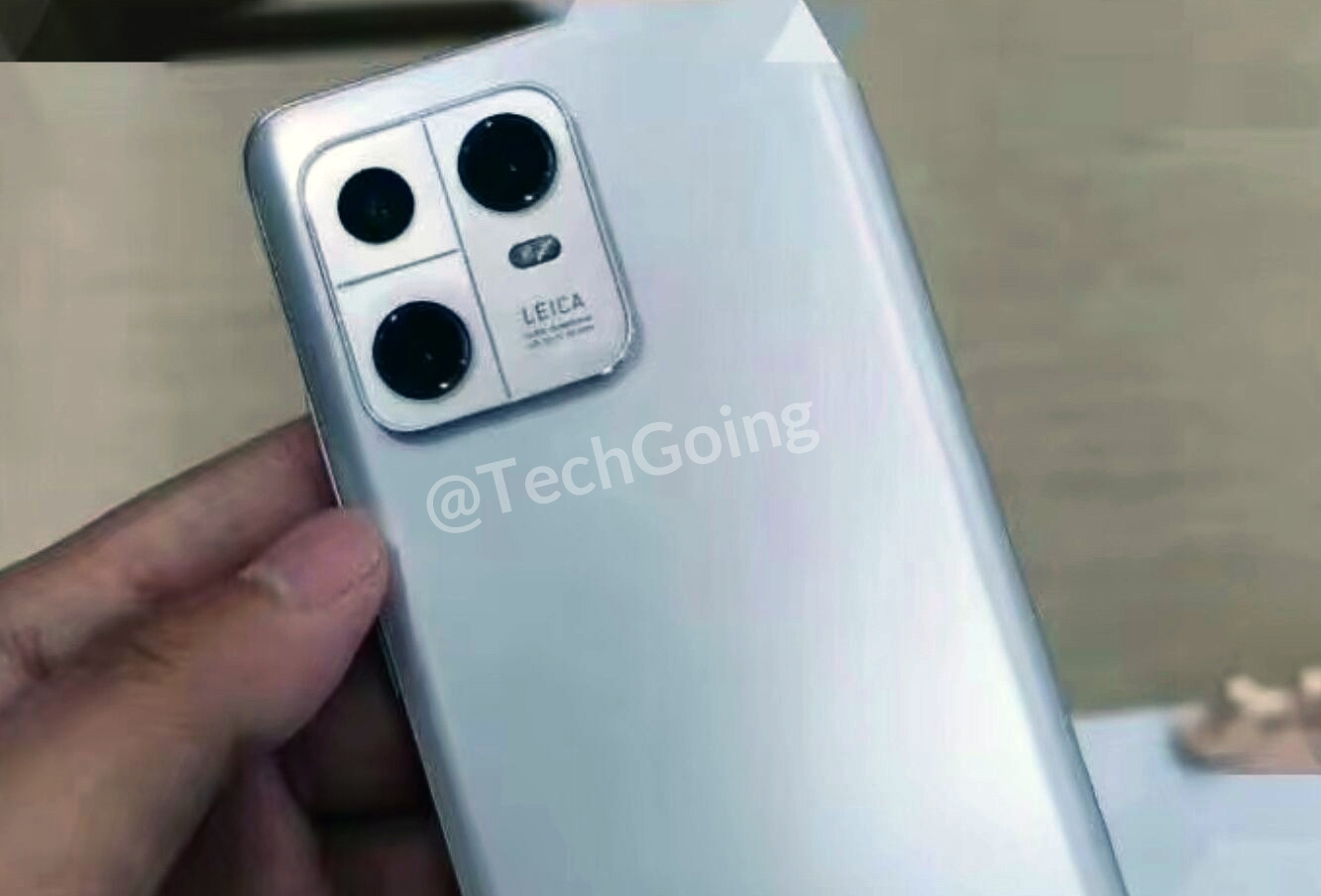 Xiaomi 13 Pro tiết lộ thiết kế mặt sau qua hình ảnh thực tế