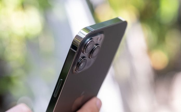 Tin đồn: iPhone 15 bất ngờ rò rỉ thiết kế với khung bằng titan và các cạnh cong, đã “hết thời” cạnh vuông - Clickbuy