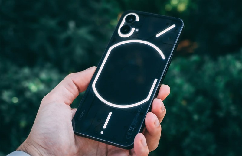 Nothing Phone (1) Nothing Phone (1) từng được bán hơn 700.000 chiếc trên toàn cầu