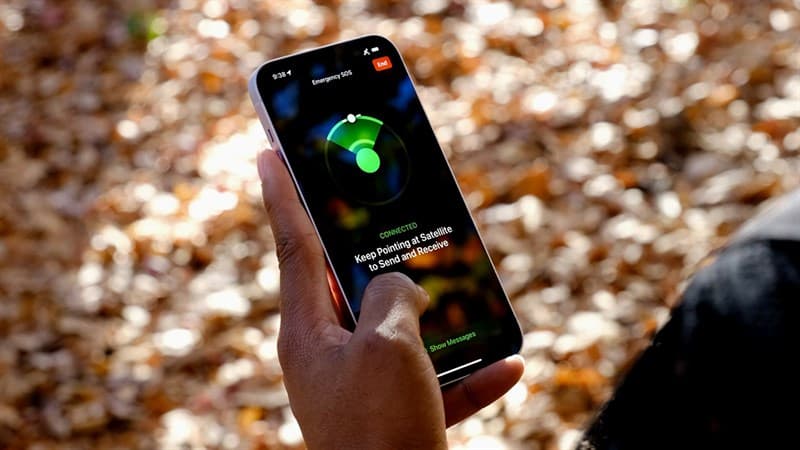 Tính năng SOS khẩn cấp qua vệ tinh trên iPhone tiếp tục giúp giải cứu người bị lạc - Clickbuy