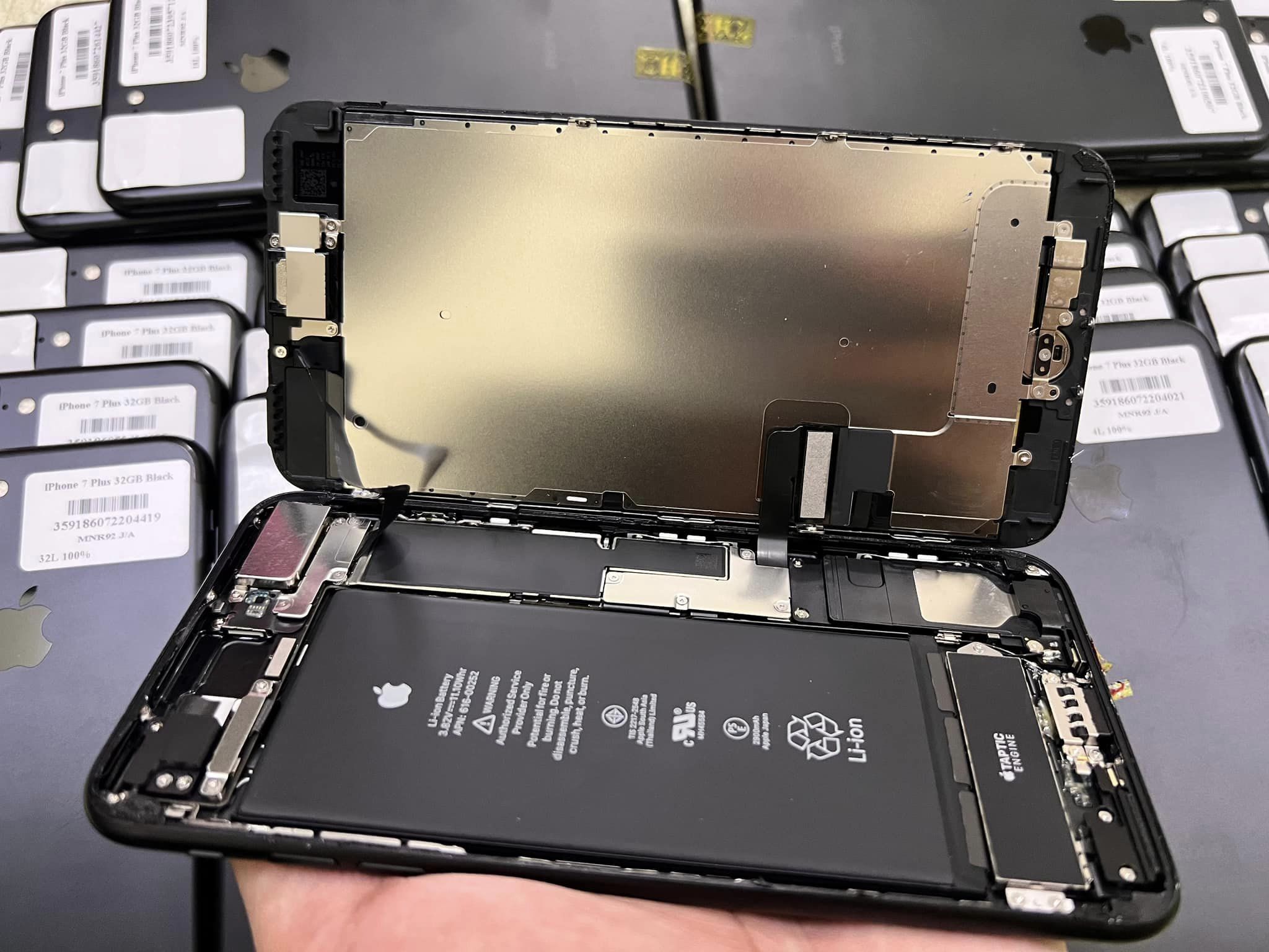 Nên mở máy khi mua iPhone cũ - Clickbuy