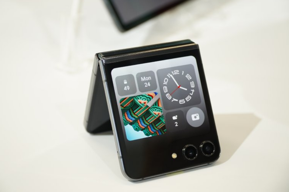 Widget trên màn hình Flex Windows - Clickbuy