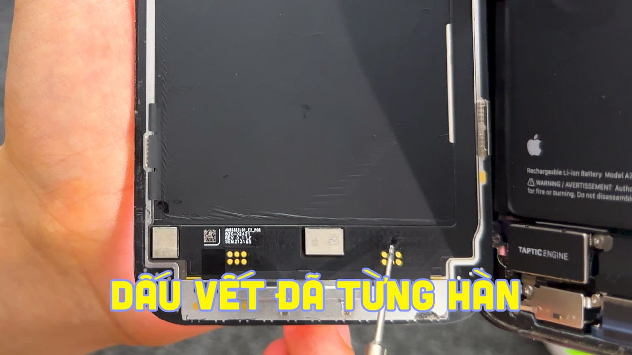 Mở máy iphone mới thấy dấu vết câu dây đồng <a href=