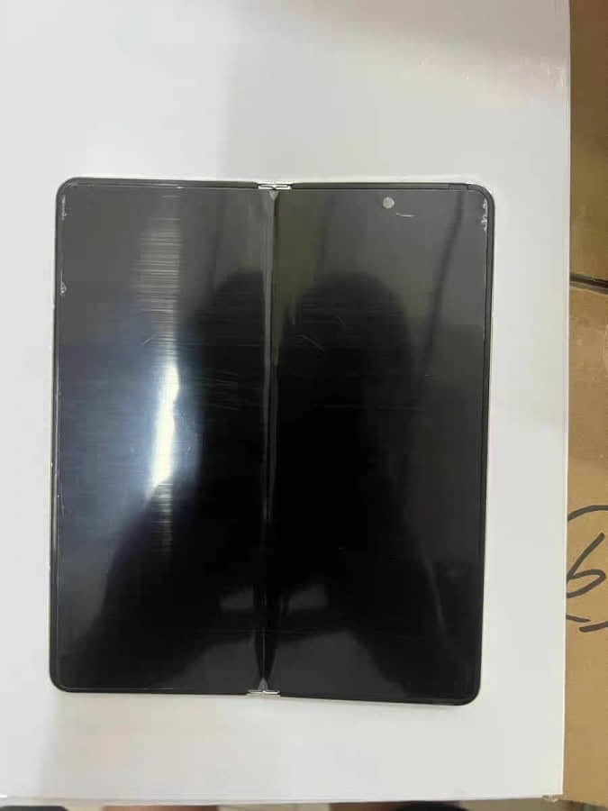 Tiếp tục rò rỉ hình ảnh mô hình Z Flip5, hé lộ thiết kế của sản phẩm này - Clickbuy