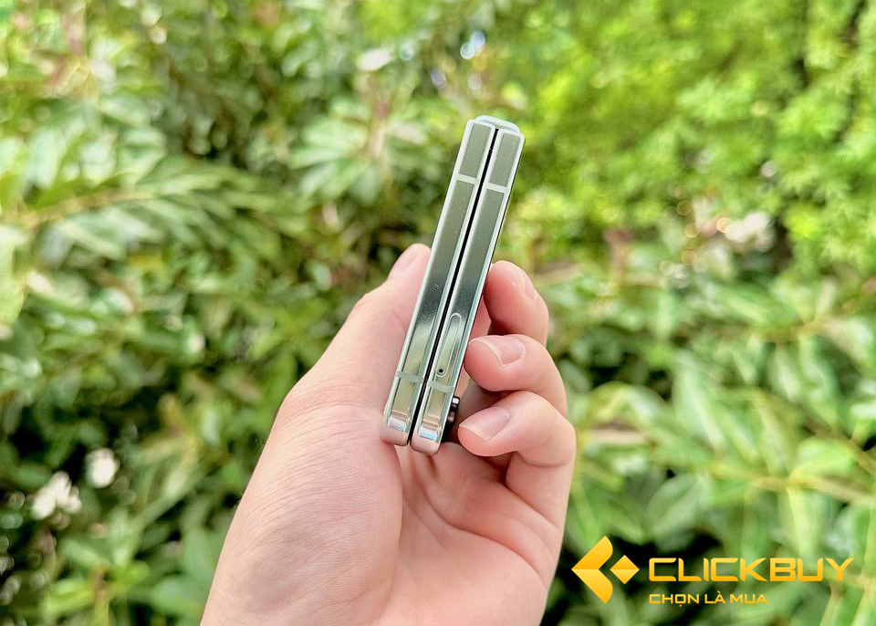 Galaxy Z Flip5 có cơ chế gập hoàn toàn mới