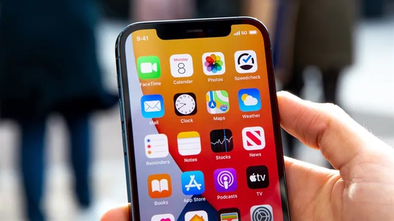 Qualcomm có thể tính giá cao khi trở thành nhà cung cấp modem độc quyền cho iPhone 16 (Ảnh: HT Tech)