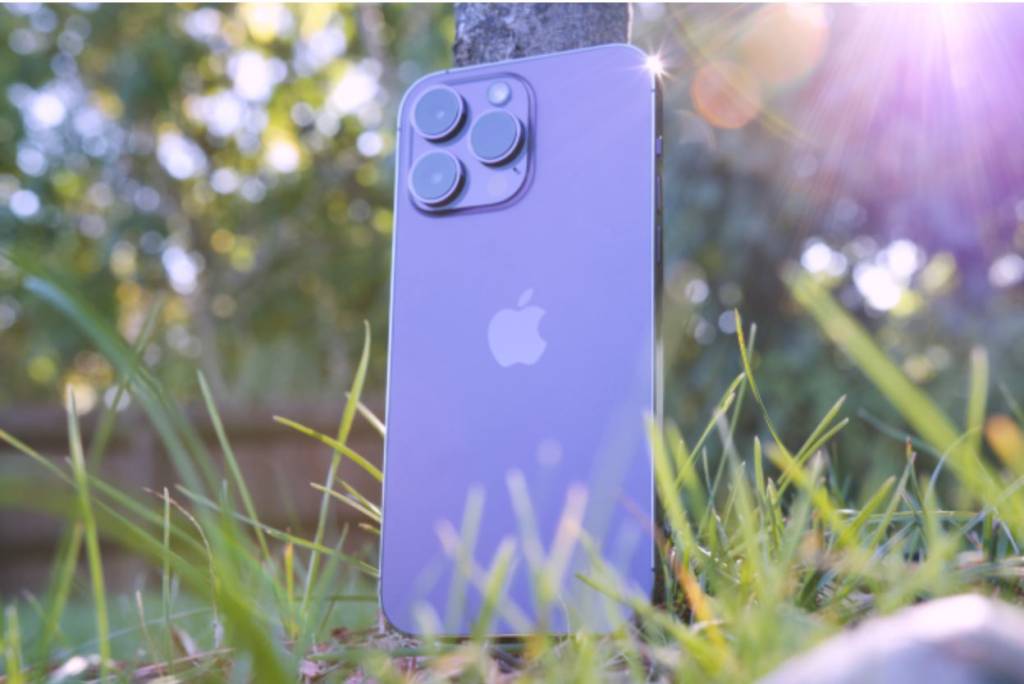 Thời Gian Sử Dụng Vượt Trội: iPhone 14 Pro Max và Cuộc Cách Mạng về Thời Lượng Pin
