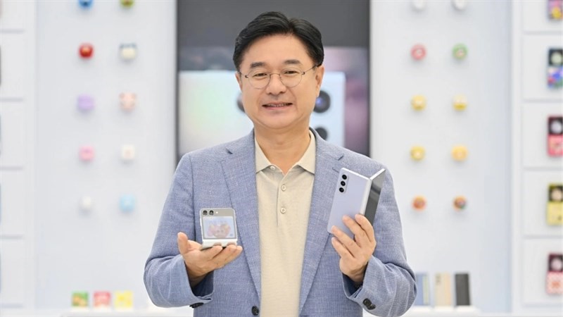 Samsung cho biết họ đã nhận được 1.020.000 đơn đặt hàng trước cho cặp điện thoại gập mới ra mắt - Ảnh: Yonhap News