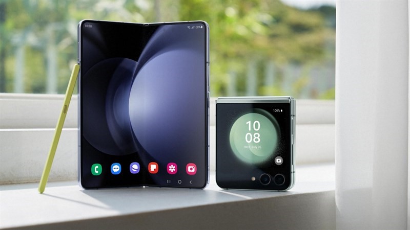 Samsung cho biết Galaxy Z Flip 5 được ưa chuộng hơn Fold 5, chiếm khoảng 70% tổng số lượng đơn đặt hàng - Ảnh: Samsung