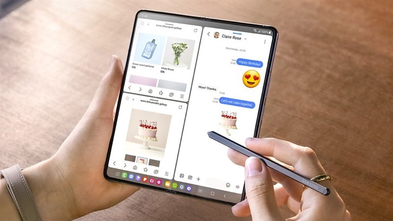Galaxy Z Fold 5 mỏng, nhẹ và gập kín hơn thế hệ trước - Ảnh: Samsung
