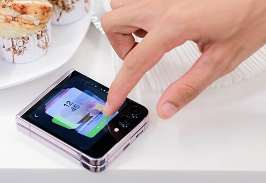 Galaxy ZFlip5 - Chiếc điện thoại gập đáng mua nhất - Clickbuy