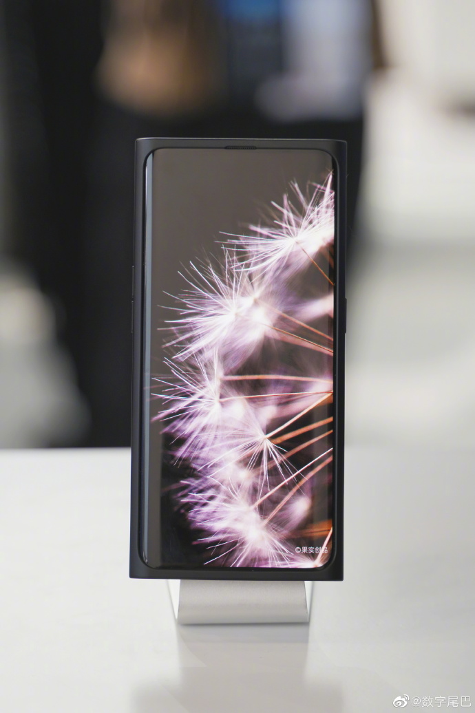 Cận cảnh nguyên mẫu Oppo có camera trước "vô hình" - ẩn dưới màn hình - Clickbuy