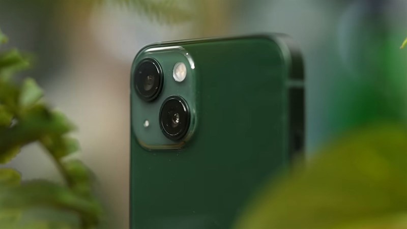 Camera kép trên iPhone 13