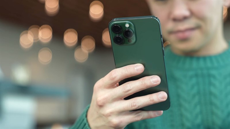 iPhone 13 Pro phiên bản màu xanh lá